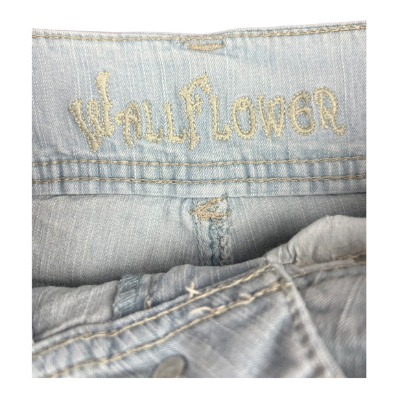 Wallflower Juniors Womens Shorts sz 7 Distressed embroidered grunge - Picture 6 of 8